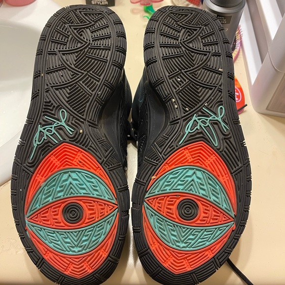 Nike Jordan like new My son used 1 time and don’t like it - Picture 3 of 3